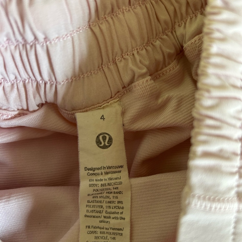 Lululemon Womens high waisted hotty hot shorts - size 4 - Picture 2 of 3